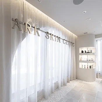 ARK SKIN CLINICのブレッシングを受ける院内の様子