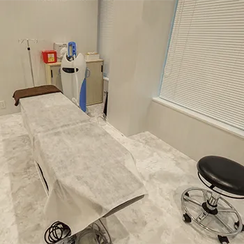 Days Beauty Clinic 東京2院のブレッシングを受ける施術室