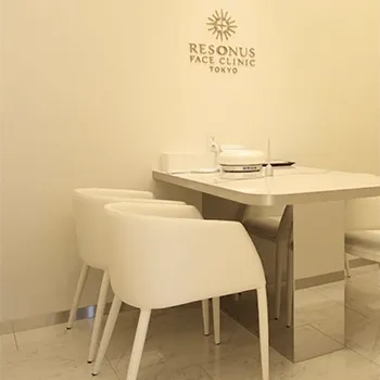 リゾナスフェイスクリニック東京のブレッシングを受ける前のカウンセリングルーム