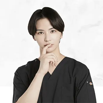 Tokyo Lift Clinicのブレッシングを受ける前の診察を担当する医師