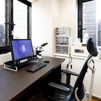 MBC・麻布十番(皮膚科・美容皮膚科)のプルリアルバイオスカルプチャーを受ける前の診察室