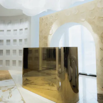 NEXUS CLINICのプルリアルバイオスカルプチャーを受ける前の受付