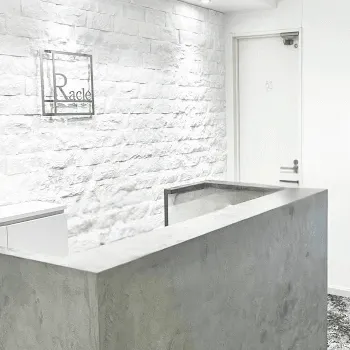 新宿ラクル美容外科クリニック 東京2院のプルリアルバイオスカルプチャーを受ける前の受付