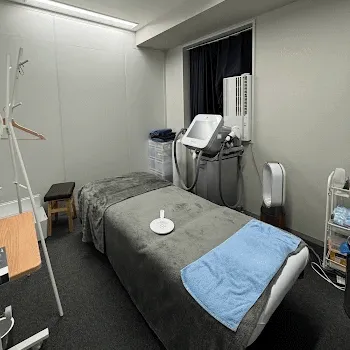 スマートスキンクリニック 神保町院のプルリアルバイオスカルプチャーを受ける施術室