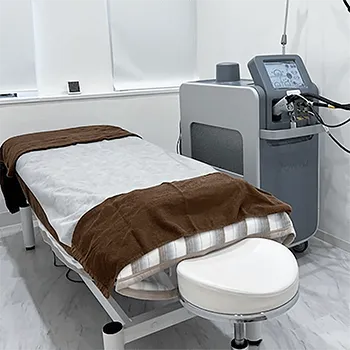 エミシアクリニックの医療脱毛を受ける施術室