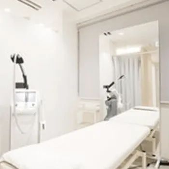 クリニーク大阪心斎橋のブレッシングを受ける施術室