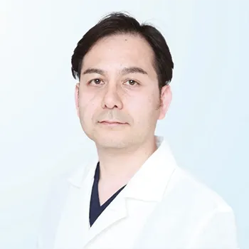 水の森美容クリニック 大阪心斎橋院のブレッシングを受ける前の診察を担当する医師