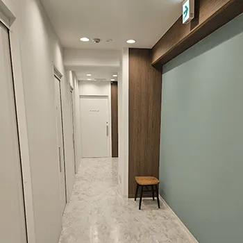 MDライズクリニック 新宿院の脂肪冷却を受ける前の廊下