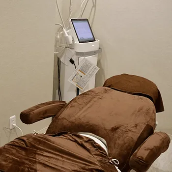 レナータクリニック 新宿院の脂肪冷却を受ける施術室