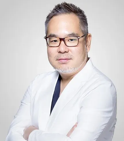 TCB梅田大阪駅前院院長の寺西 宏王医師