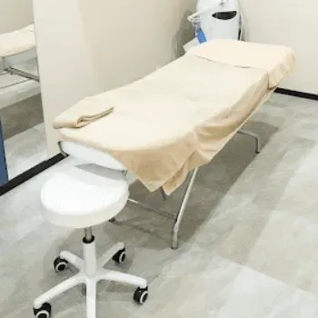 BAO CLINIC 全国3院のモフィウス8を受ける施術室