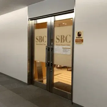 湘南美容クリニック 全国17院のモフィウス8を受けるクリニックの入り口