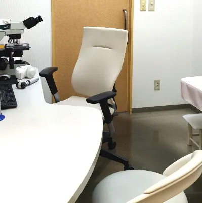 立川皮膚科クリニックのトライフィルプロを受ける前の診察室