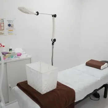 NARU Beauty Clinic 千葉院のポテンツァを受ける施術室