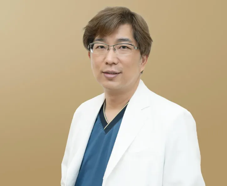 共立美容外科 福岡院の鈴木 康公医師