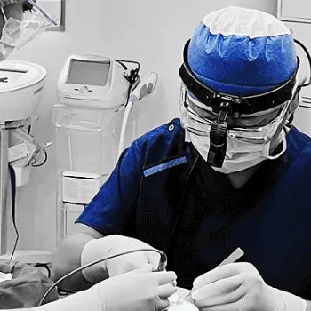 ステラ美容クリニックのクマ取り整形の施術の様子