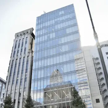 フェミークリニック 新宿院のリジュラン注射を受けるクリニックの外観