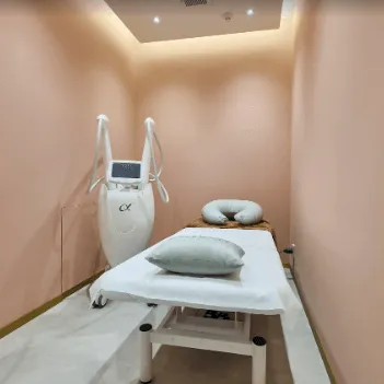 Willbe Clinic 新宿院のボルニューマを受ける施術室