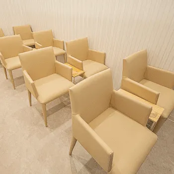 TCB東京中央美容外科 墨田区付近エリアのクマ取り整形を受ける前の待合室