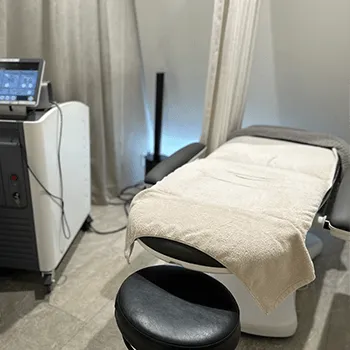 ARK SKIN CLINICのブレッシングを受ける施術室
