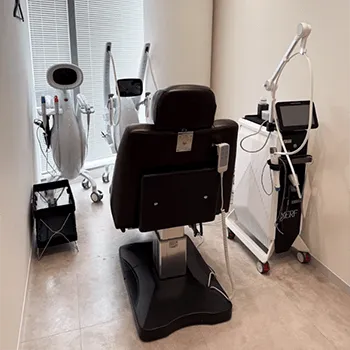 Tokyo Lift Clinicのブレッシングを受ける施術室
