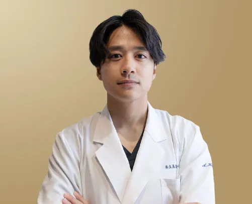 共立美容外科 銀座院の久次米 一輝医師