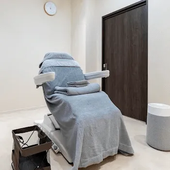 CLEAN BEAUTY CLINIC 麻布院のプルリアルバイオスカルプチャーを受ける施術室
