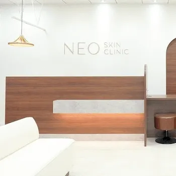 NEO Skin Clinic 東京1院のプルリアルバイオスカルプチャーを受ける前の受付