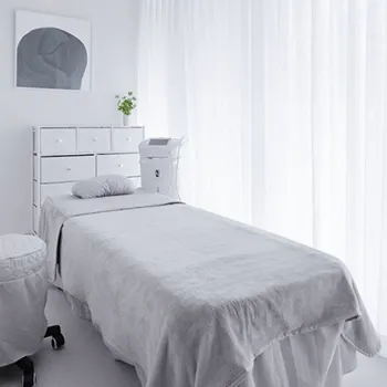 Y CLINICのプルリアルデンシファイを受ける施術室